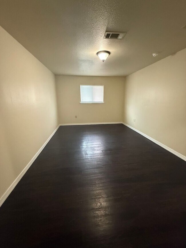 Building Photo - 1336 Jade Ave
