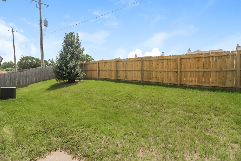 Building Photo - 1115 Scofield Dr