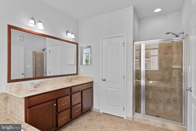 Building Photo - 43101 Thoroughfare Gap Terrace