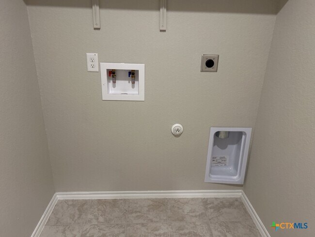 Building Photo - 1319 Iron Horse Dr