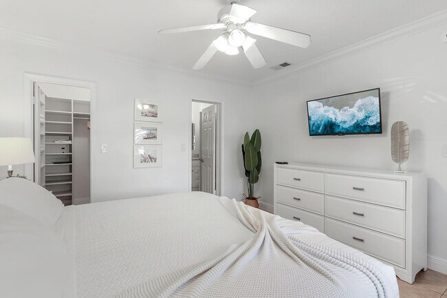 Building Photo - 2424 SE 17th St