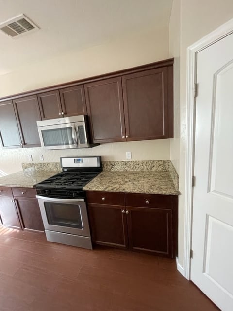 Building Photo - 2859 S Oakhurst Ct