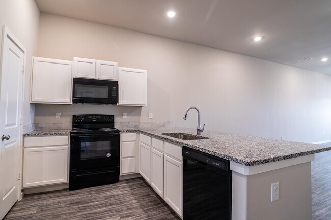 Building Photo - 2118 Langford Ave
