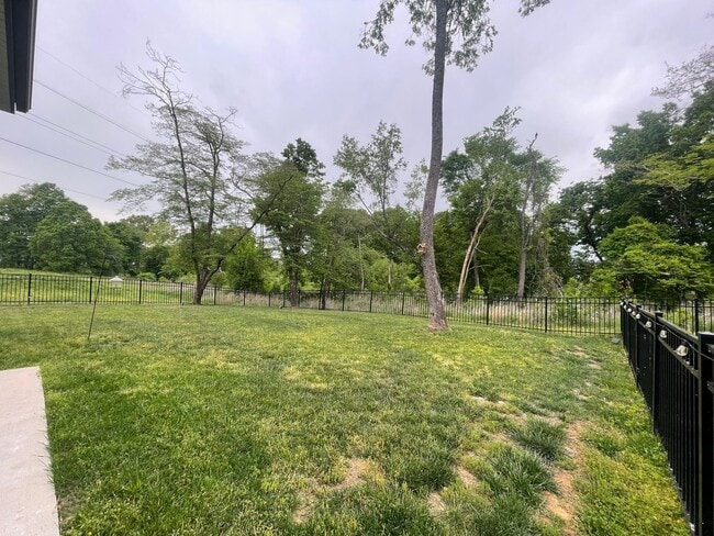 Building Photo - 4 Bedroom Pet Friendly Home For Rent with Club House, Comm. Pool, & Comm Gym Access!