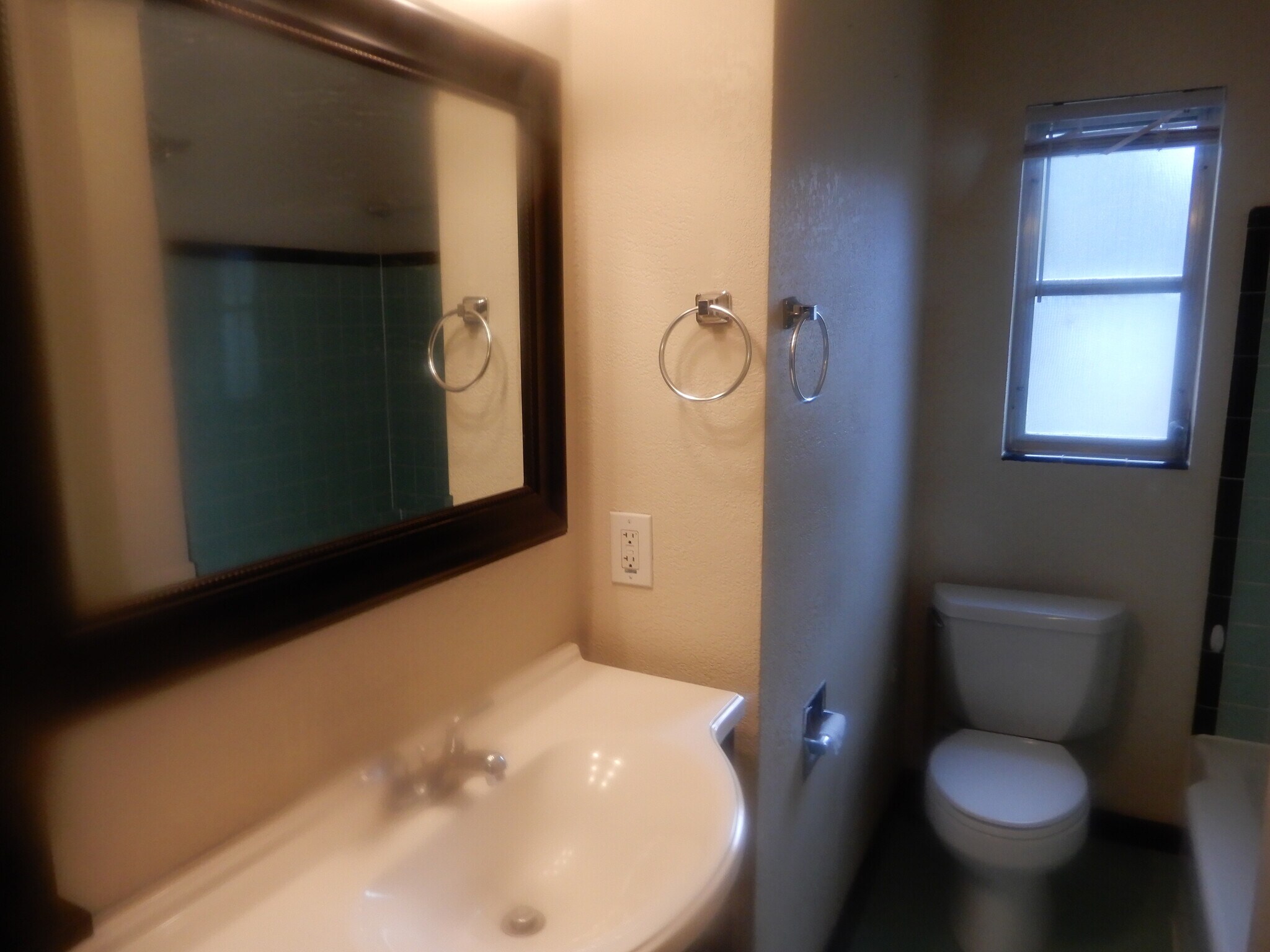 Building Photo - 1400 Corbett Ln