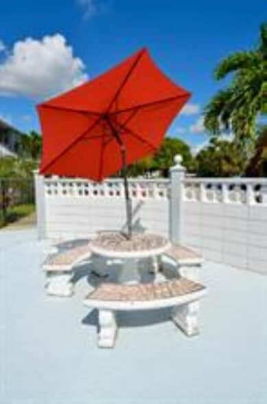 Building Photo - 2000 NE 51st Ct