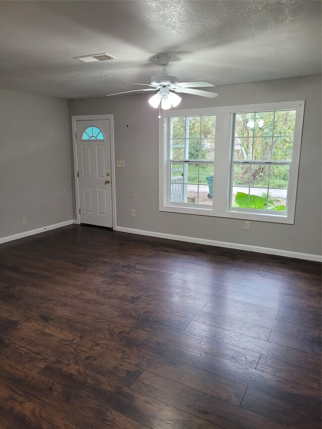 Building Photo - 822 Retama St