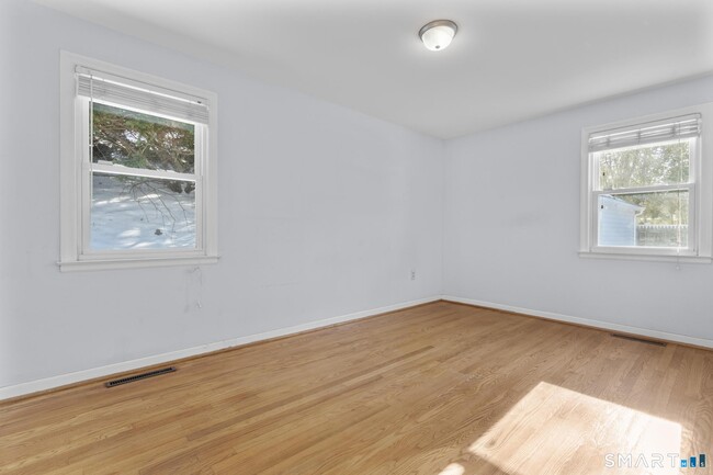 Building Photo - 338 Kenwood Ave