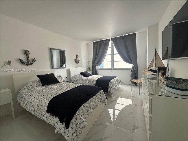 Building Photo - 5555 Collins Ave