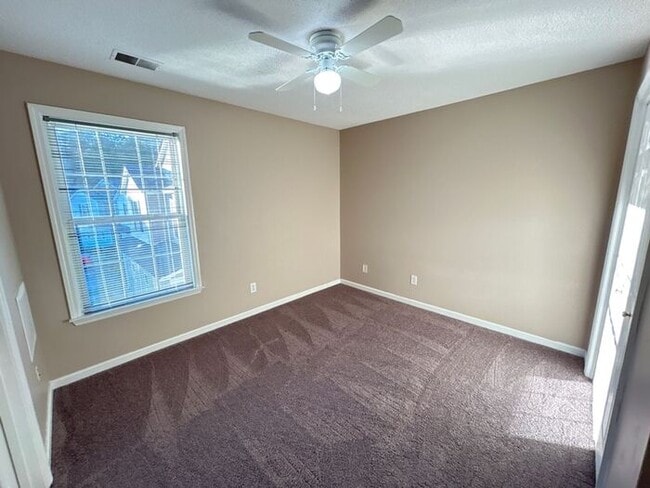 Building Photo - 112 Winterberry Ln