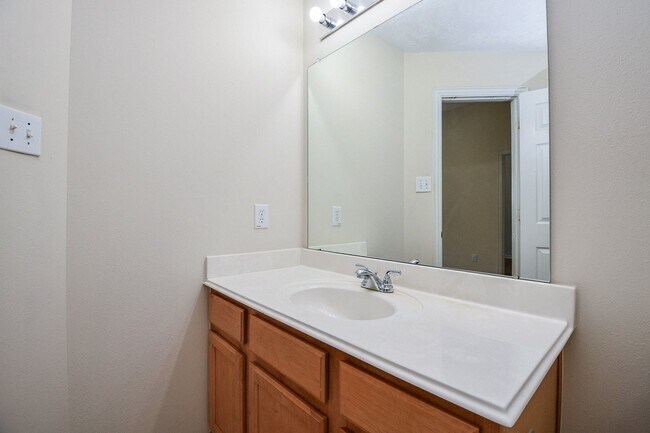 Building Photo - 18006 Willow Cliff Ln