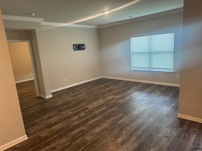 Building Photo - 14686 London Ln