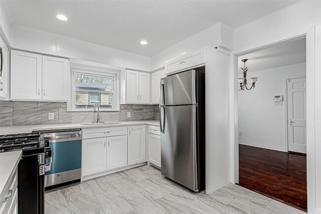 Building Photo - 3311 Tooms St