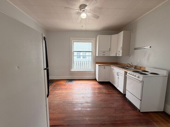 Building Photo - 1239 6th Ave N