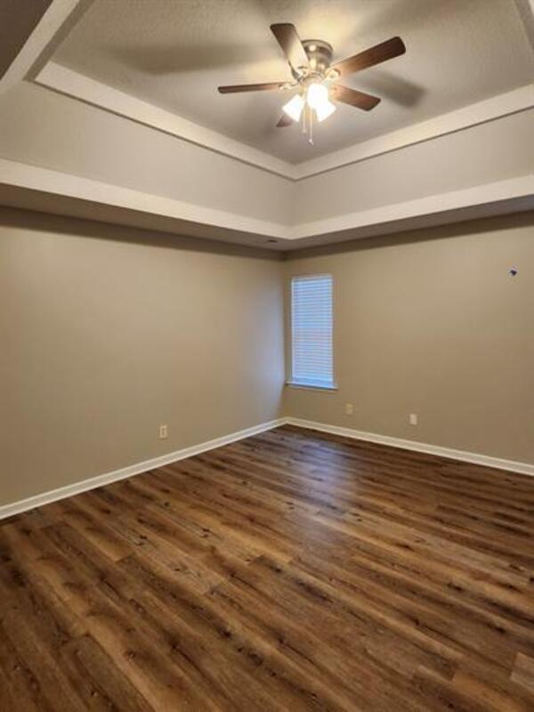 Building Photo - 404 Dunmurry Pl