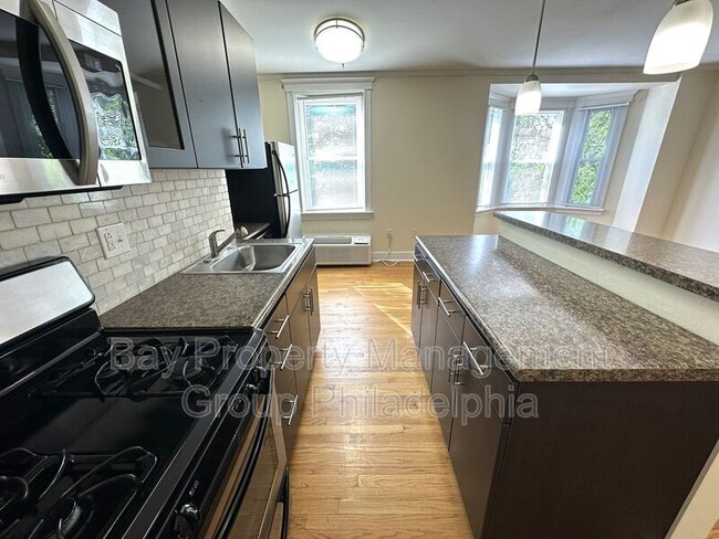 Building Photo - 437 W School House Ln