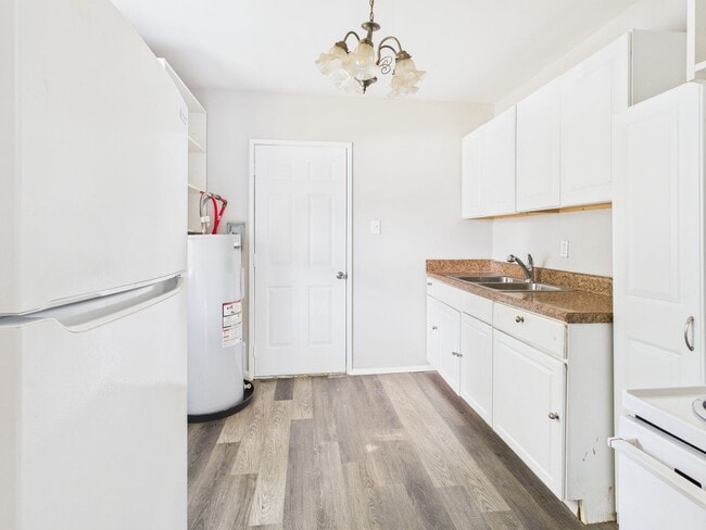 Building Photo - 2606 Redwood Ave