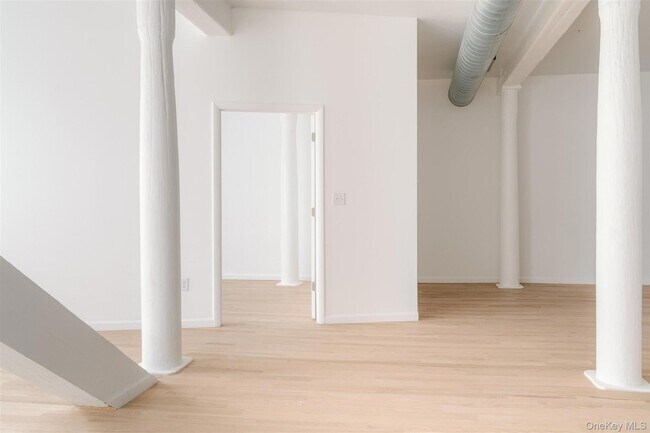 Building Photo - 155 S River St