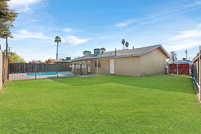 Building Photo - Beautifully Updated 3 Bedroom Home with Pool, Spacious Backyard & 2-Car Garage!