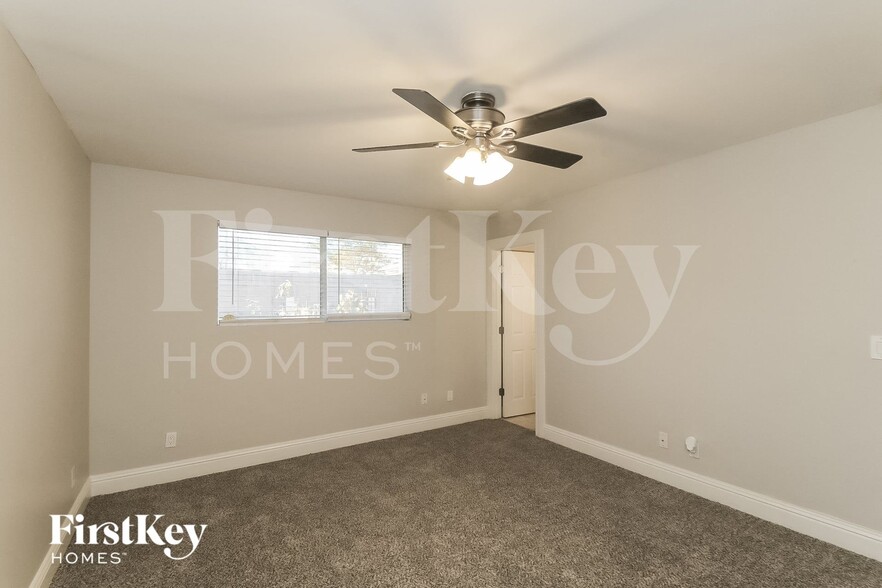 Building Photo - 12210 N Escobar Way