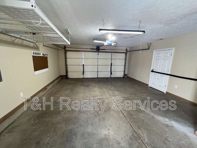 Building Photo - 2059 Ruckle St