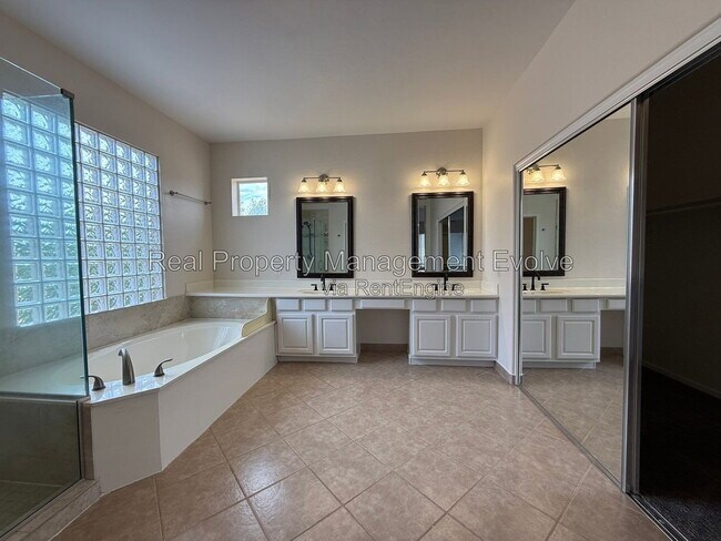 Building Photo - 1234 W Remington Dr