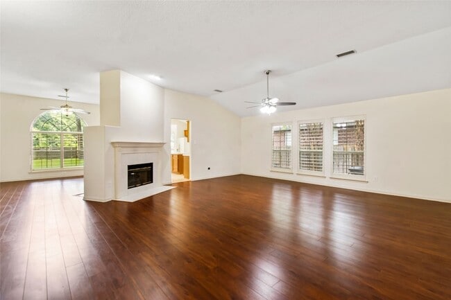 Building Photo - 206 N Dreamweaver Cir