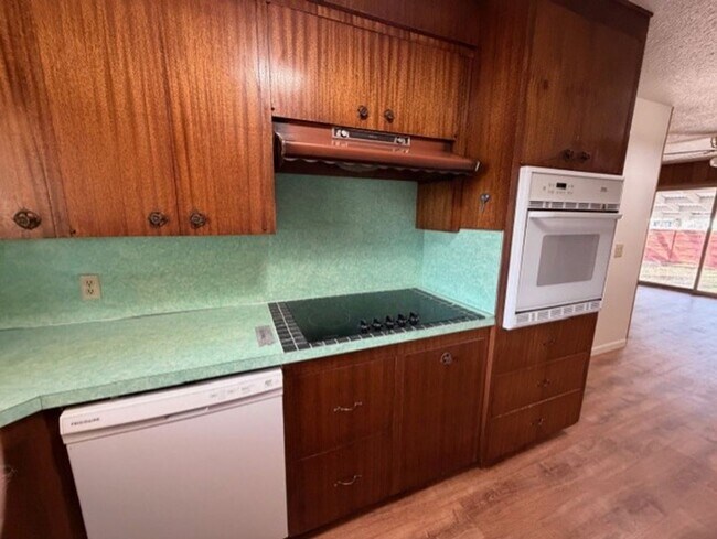 Building Photo - Beautiful 3 Bed 2 Bath House