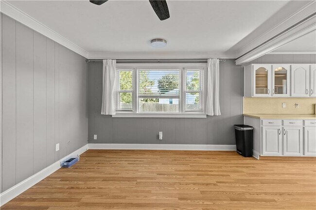 Building Photo - 23 Holten Ave