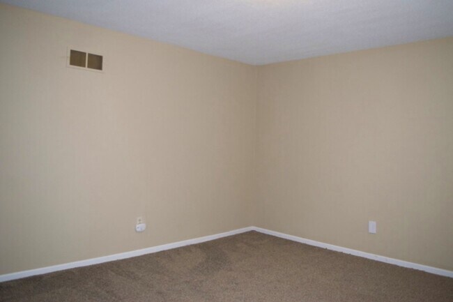 Building Photo - 4812 E Schooner Rd