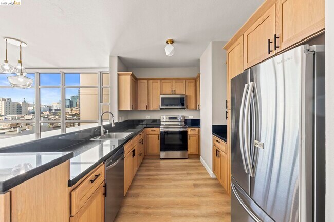 Building Photo - 1 Lakeside Dr