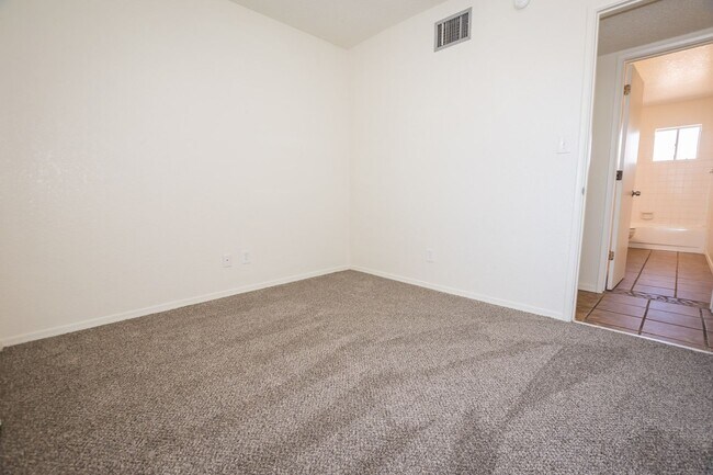 Building Photo - Charming Property Features 3 Bedrooms, 2 Baths, Central A/C!!