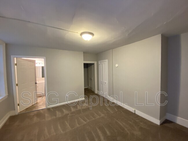 Building Photo - 213 S Main St