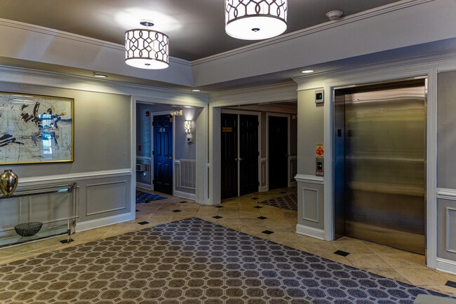 Building Photo - 315 King Farm Blvd