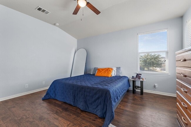 Building Photo - 103 Hoya Ln