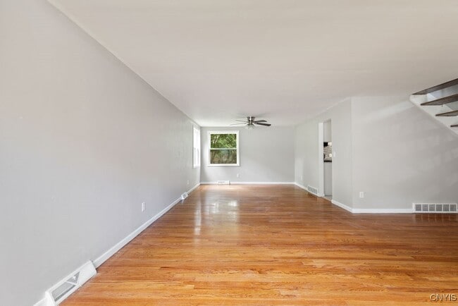 Building Photo - 117 Treeland Cir