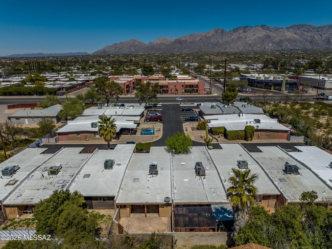 Building Photo - 3362 E Fort Lowell Rd