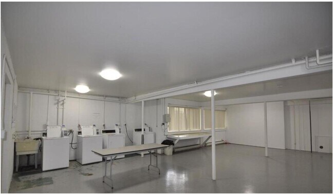 Building Photo - 1265 S Maple Rd
