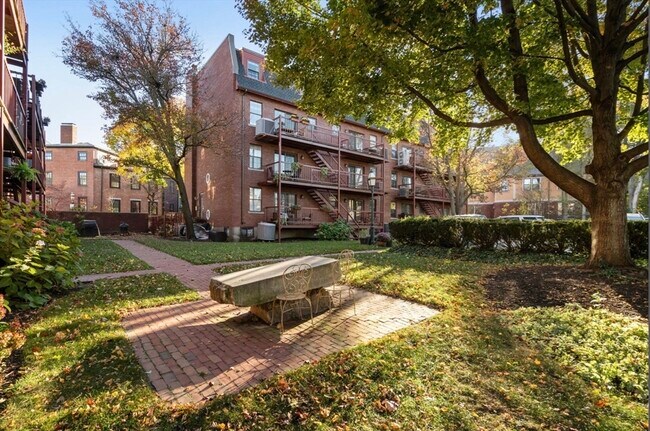 Building Photo - 3 Devens St