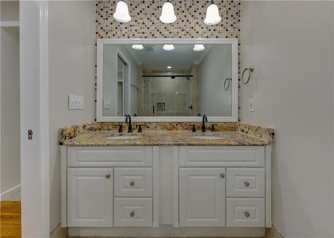 Building Photo - 1837 Chancery Ln