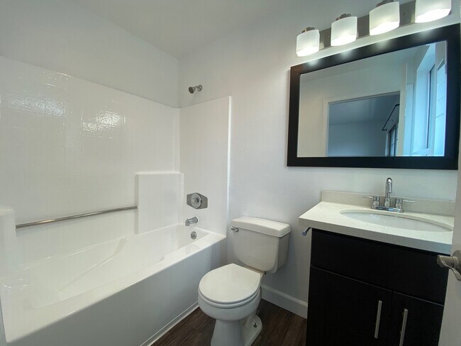 Building Photo - 12036 Culver Boulevard, Unit 4
