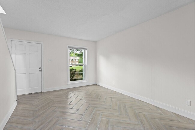 Building Photo - 1303 W Meadowview Rd
