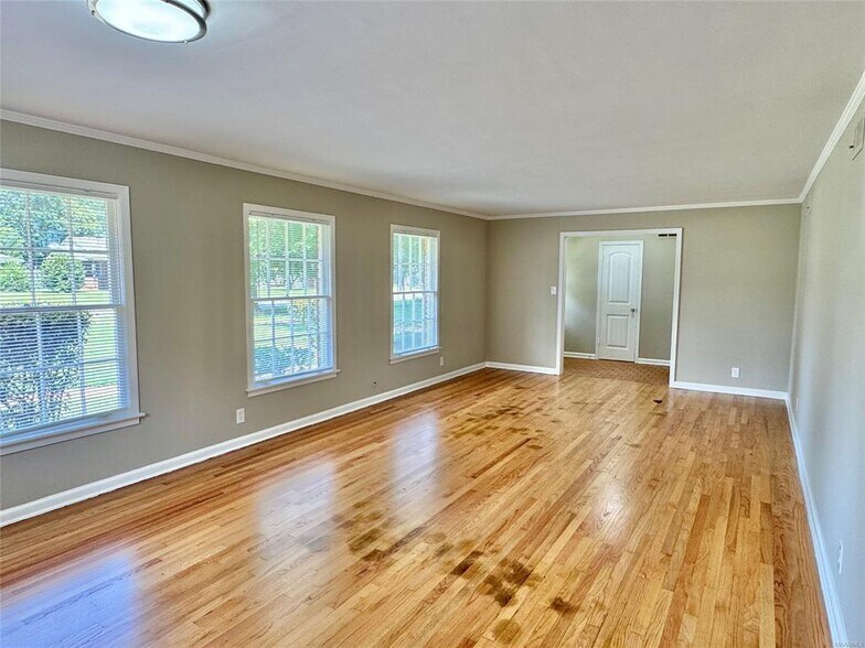 Building Photo - 2804 Sumter Ave
