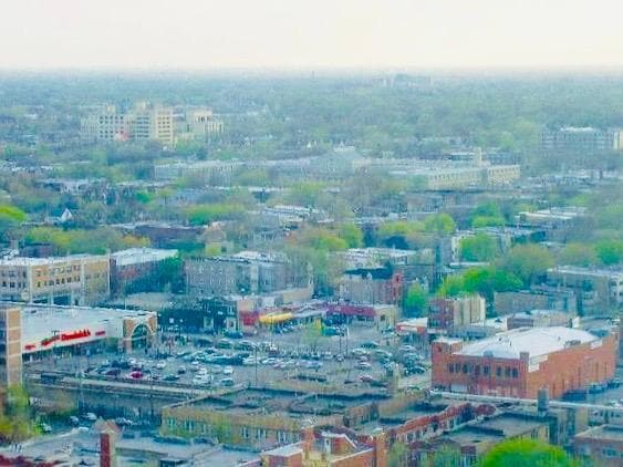 Building Photo - 6171 N Sheridan Rd