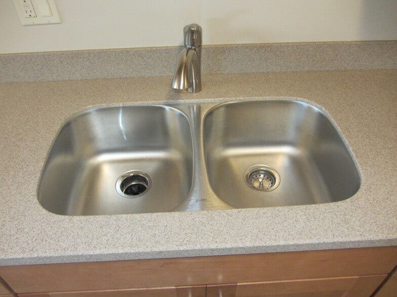 Building Photo - 1751 Ross Cir