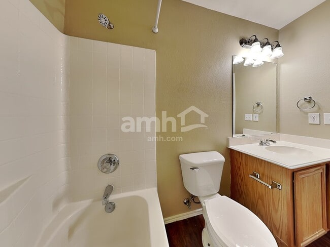 Building Photo - 308 Lake Travis Dr