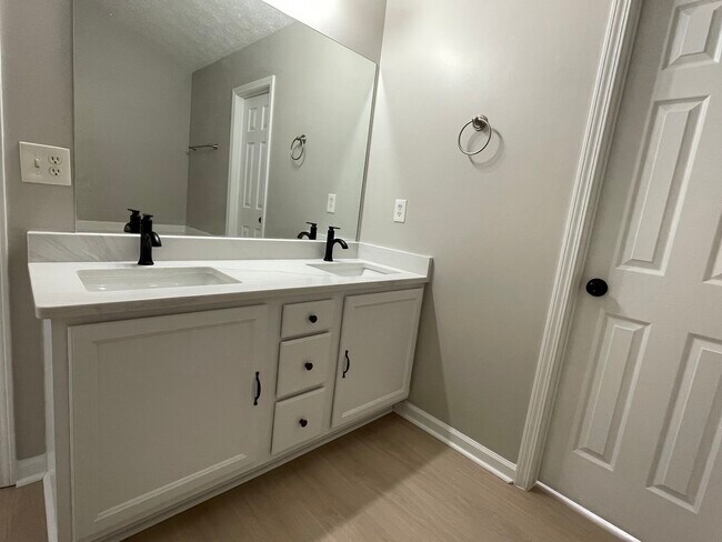 Building Photo - 2615 Avery Park Cir