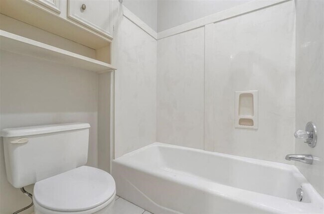 Building Photo - 18226 Vinland Dr