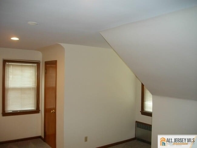 Building Photo - 6 Linwood Pl