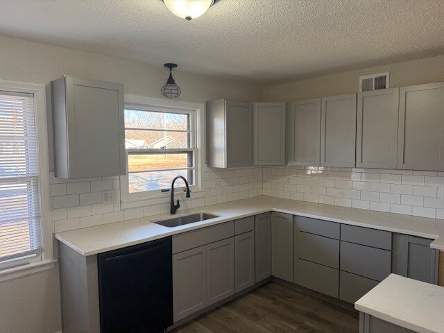 Kitchen - 1419 W College Ter